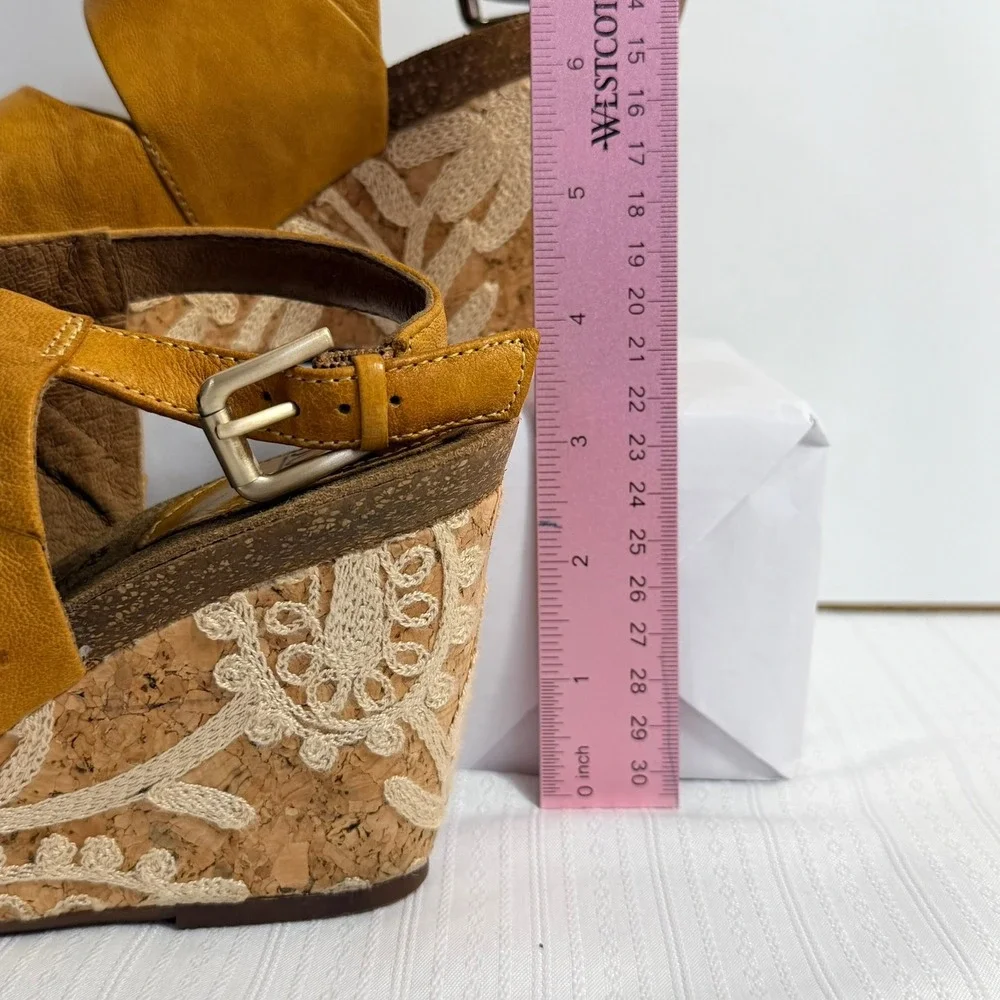 Sofft Womens Corrina Mustard Leather Embroidered Cork Wedge Sandals 7 Boho Artsy